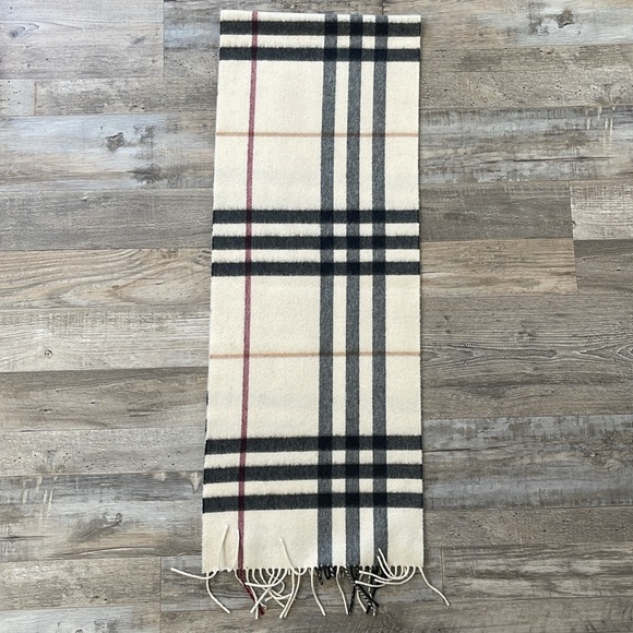 Burberry Cashmere scarf - Picture 2 of 6